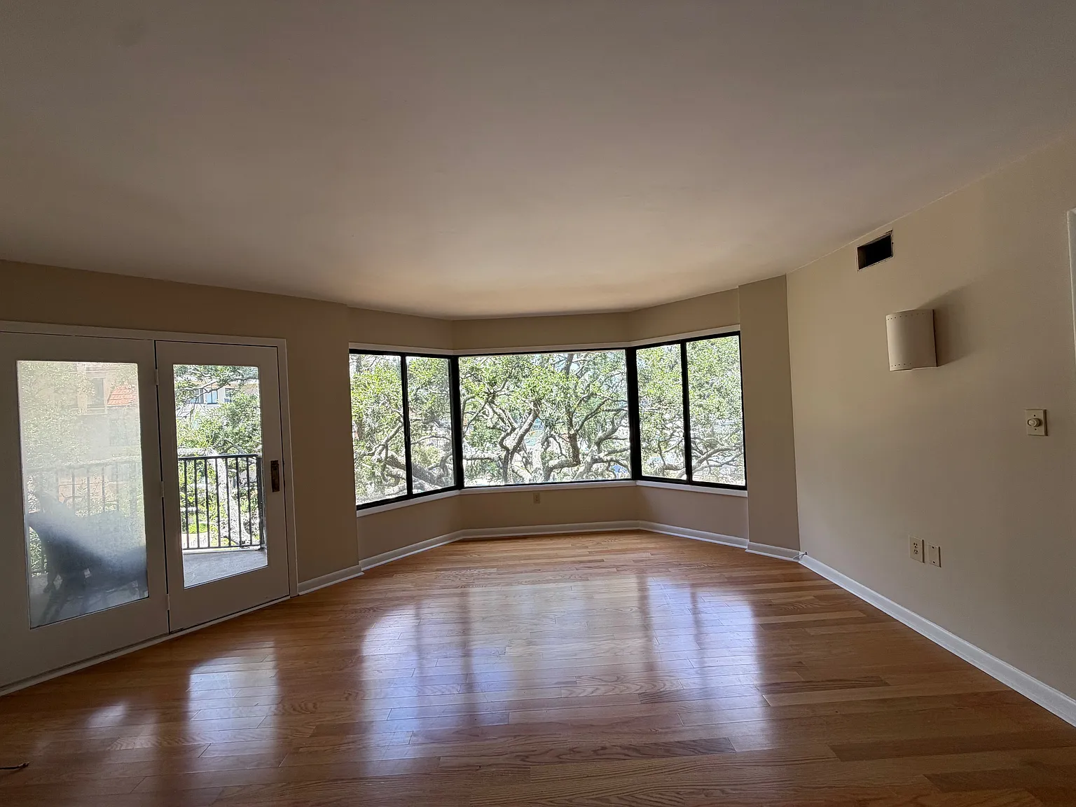 3 bed, 1416 sqft, $3,100 — Photo 1