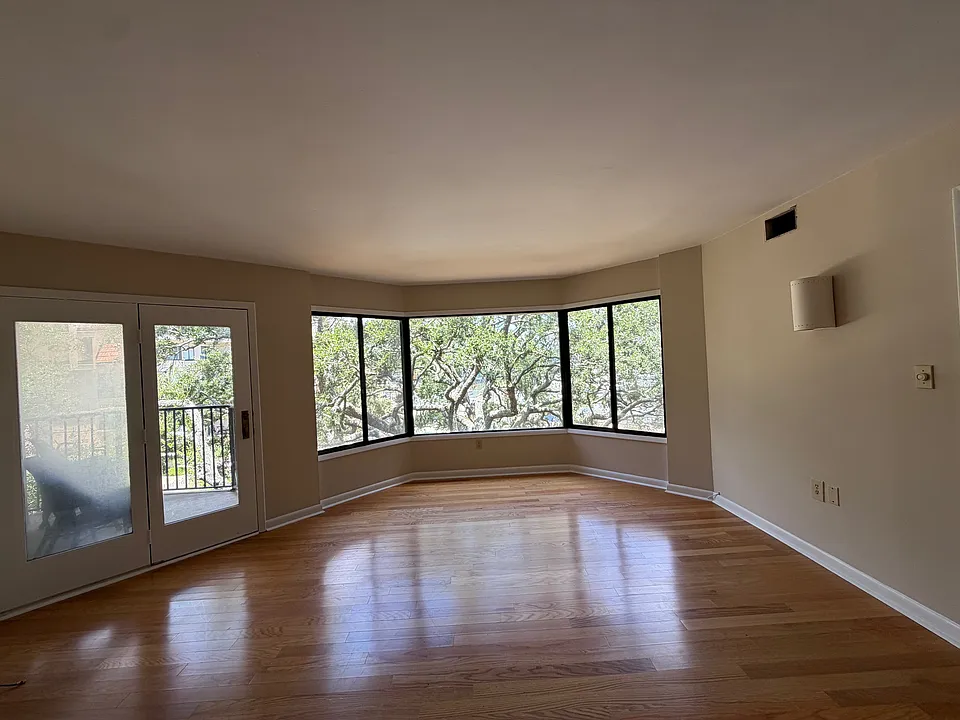 7 Shelter Cove Ln
