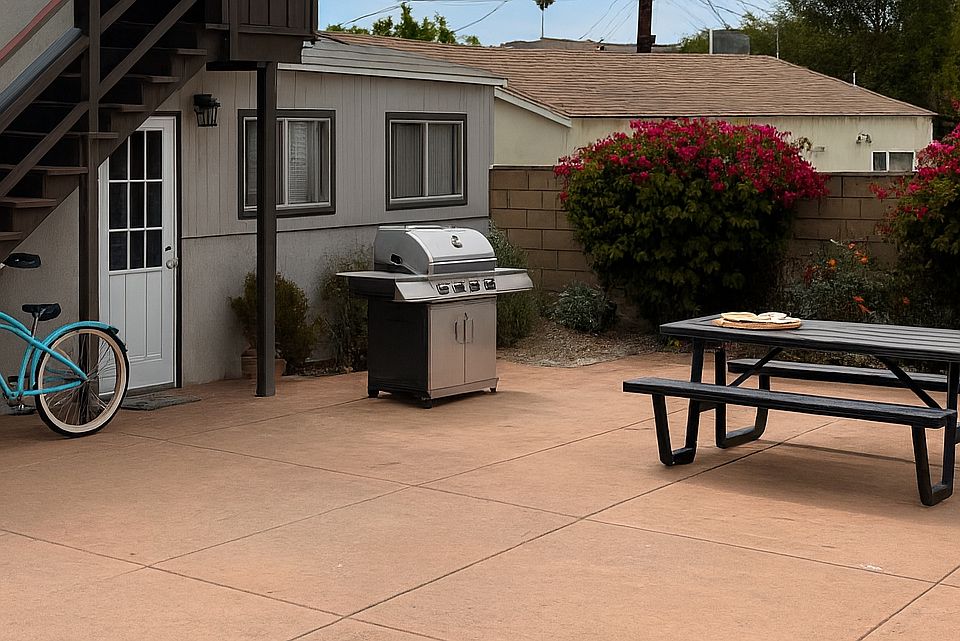 Garden Patio, room for BBQ