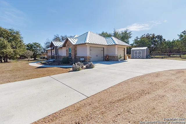 2 bed, 2.0 bath, 1892 sqft, $2,400 — Photo 2