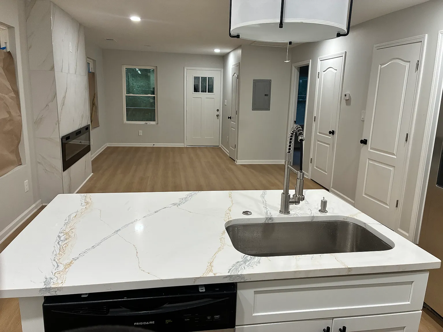 3 bed, 2.5 bath, 1200 sqft, $2,150 — Photo 3