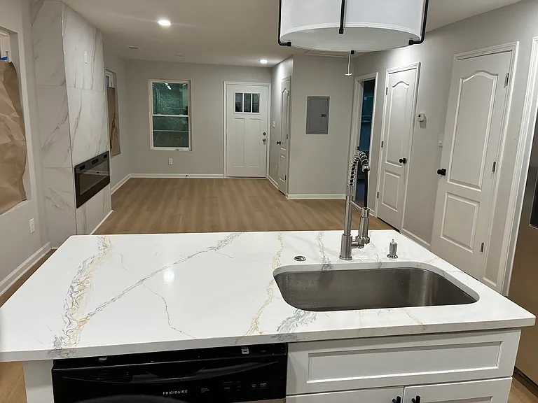 277 Barfield Ave SW — Photo 3