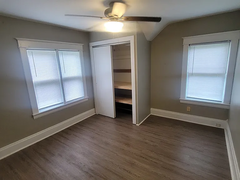 1327 Summit Ave — Photo 11
