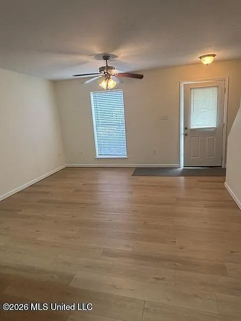 3 bed, 2.0 bath, 1328 sqft, $1,250 — Photo 2