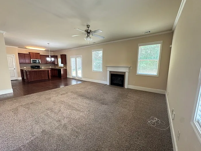 4 bed, 2.5 bath, 2714 sqft, $2,100 — Photo 3