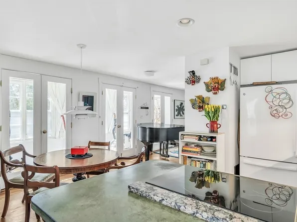 239 Mount Auburn St, Cambridge, MA 02138