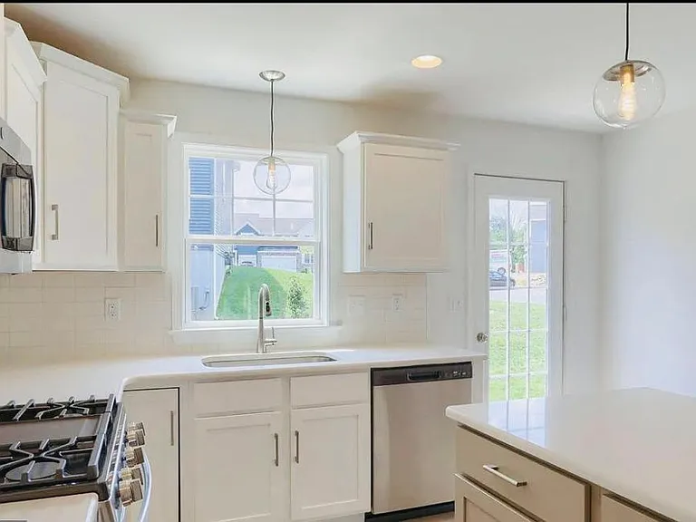 232 Highland Ct — Photo 13