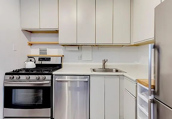 4th image of 330 E 75th St APT 11D