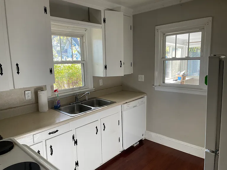 416 E South Main St — Photo 3