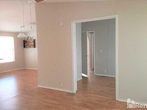 3rd image of 1063 Sable Cir