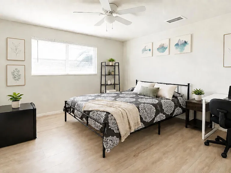 Comfortable private room with fresh style, desk space, and everything set for an easy stay.