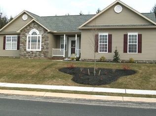 21 Green Tree Dr, New Oxford, PA 17350