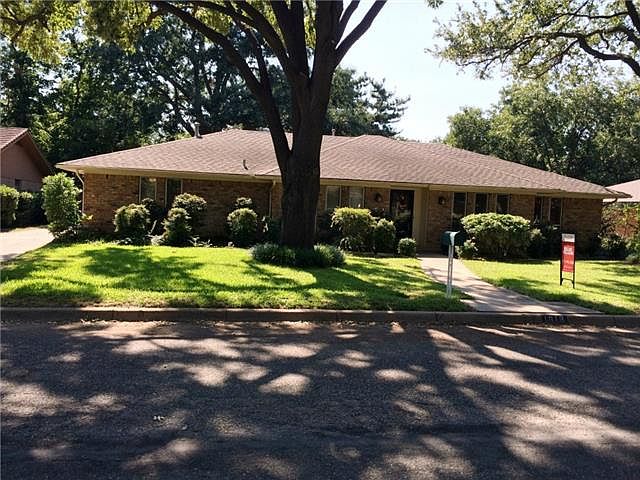 1st image of 1818 Lakeside Dr