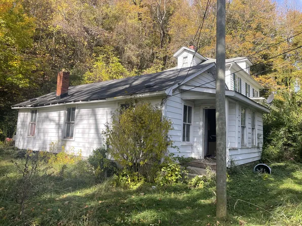 726 Cole Ln, Bluefield, WV 24701