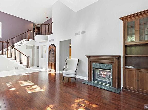 2nd image of 32 Meeker Ct
