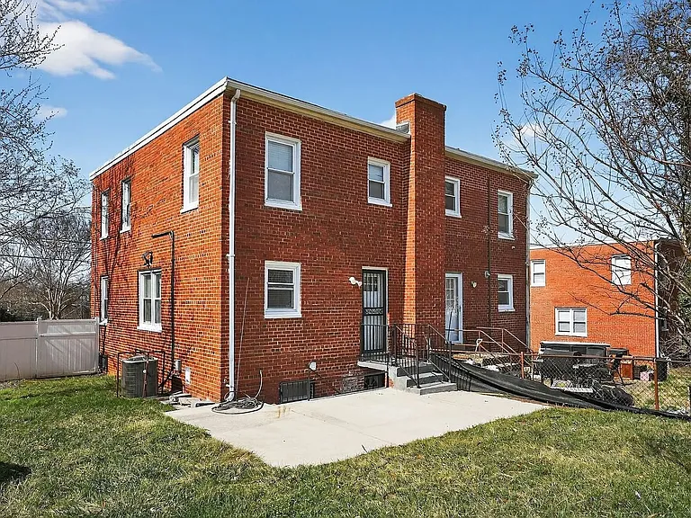 1105 Carrington Ave — Photo 14