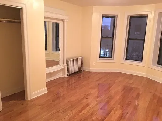 Rented by Premier Metro Realty Corp | media 35