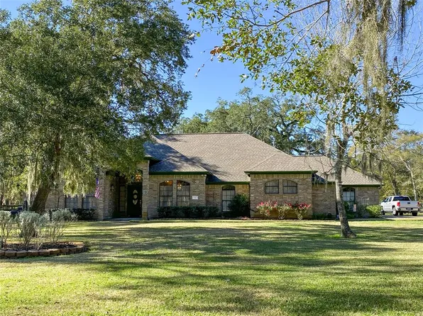 220 County Road 373, Lake Jackson, TX 77566