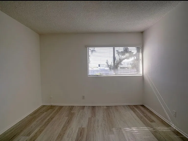 1134 N SYCAMORE AVE — Photo 15