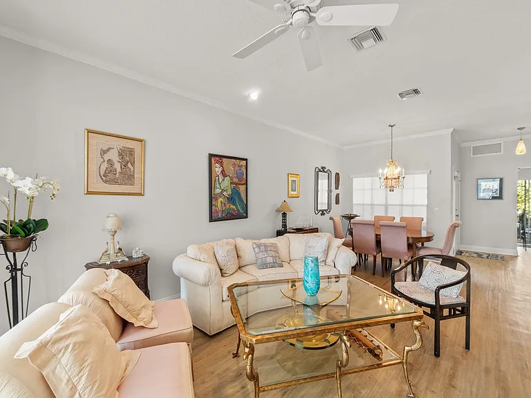 219 Park Shores Cir #B — Photo 11