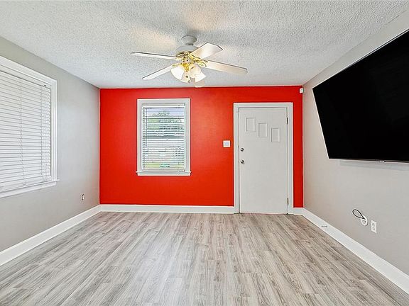 3rd image of 460 Yetta Ave