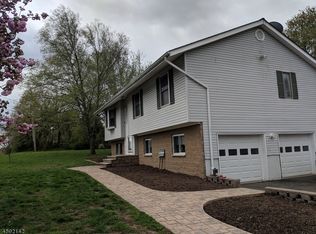 1 N Terrace Rd, Columbia, NJ 07832