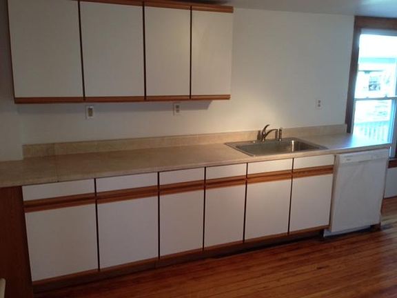 3rd image of 222 Warren St #1