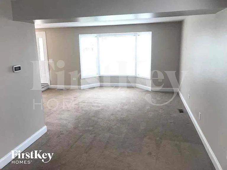 1023 Bothwell Ct — Photo 2