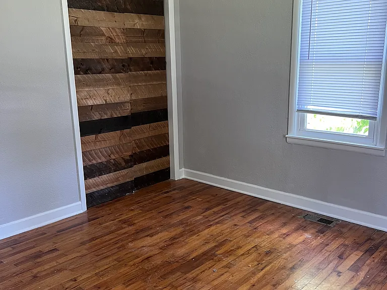 2910 W Harrison St — Photo 8