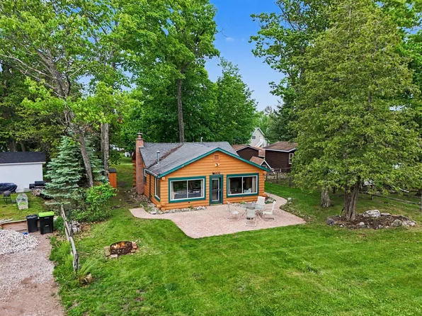 6470 Margaret Ln, Indian River, MI 49749
