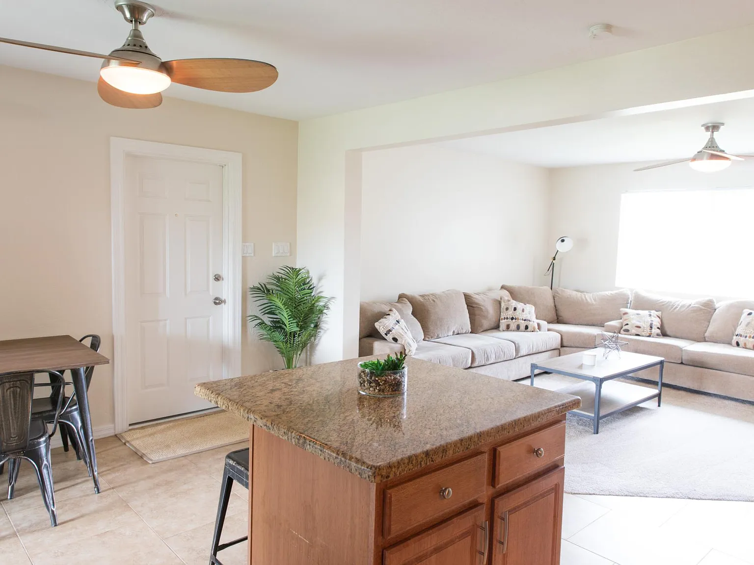 4 bed, 1358 sqft, $2,500 — Photo 4