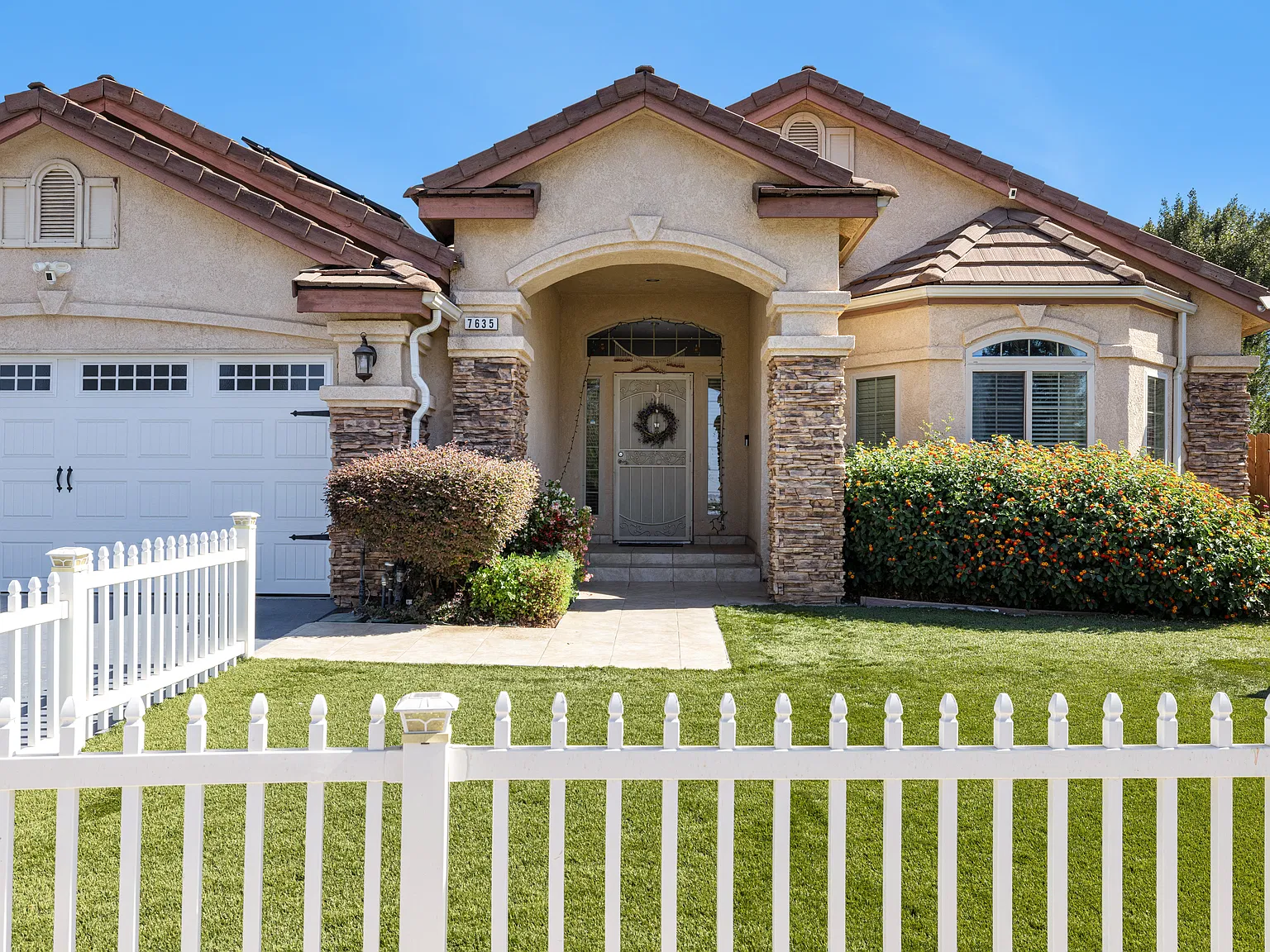 3 bed, 2.5 bath, 1989 sqft, $2,700 — Photo 3
