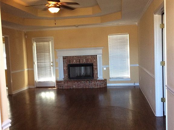 3rd image of 565 Hillandale Dr