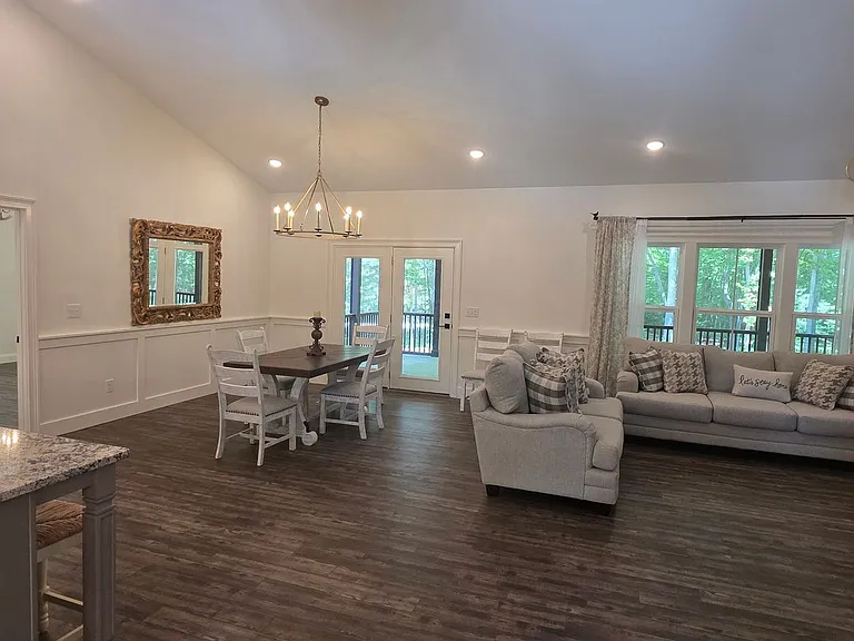 701 Westchester Dr — Photo 5