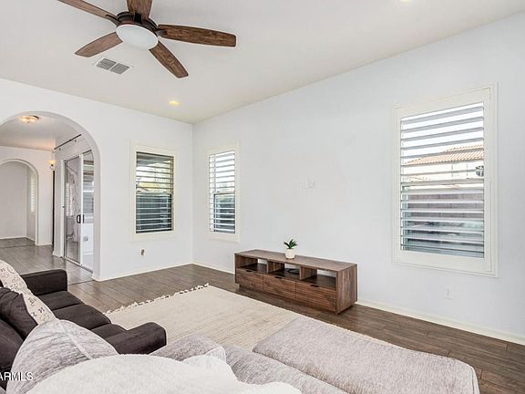 5th image of 836 E Gary Ln