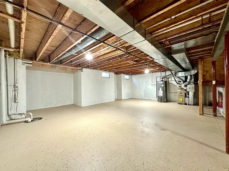 Huge Basement for Entertainment and Storage