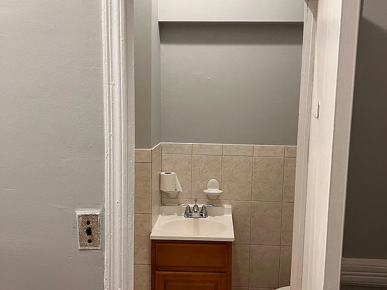 1317 44th St #2R — Photo 4