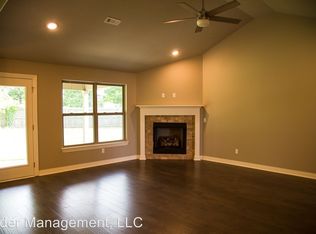 879 Ash Ct, Siloam Springs, AR 72761