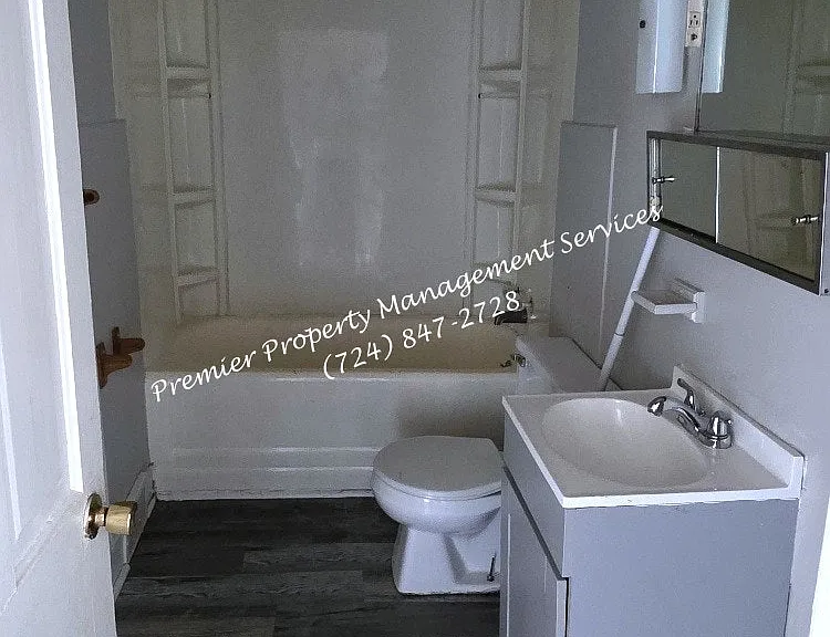 219 13th St #2 — Photo 11