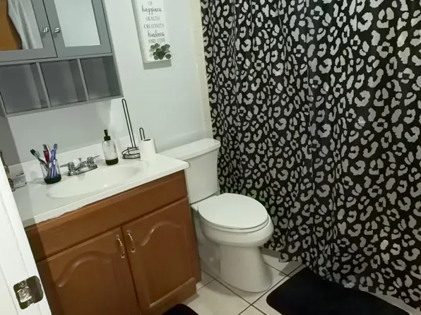 598 Treeside Dr APT E, Akron, OH 44313