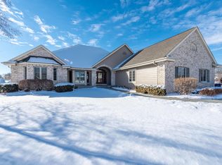 N66W38533 N Woodlake Cir, Oconomowoc, WI 53066