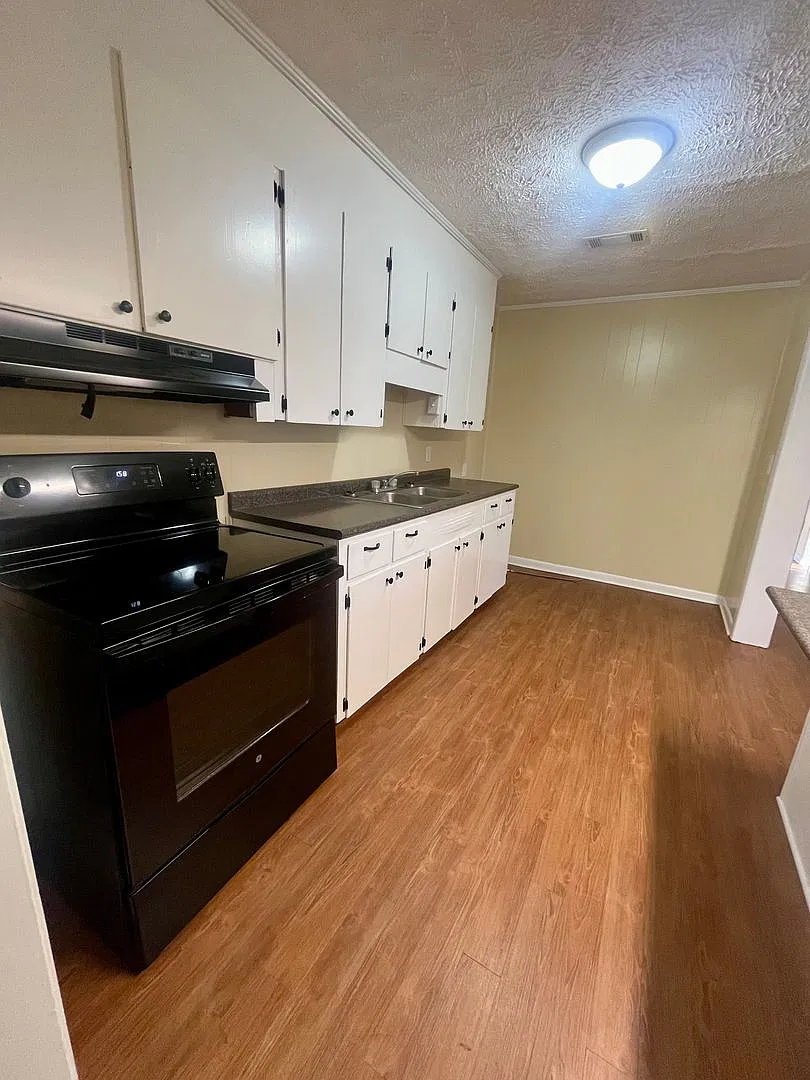 3 Bed 1 Bath House — Photo 4