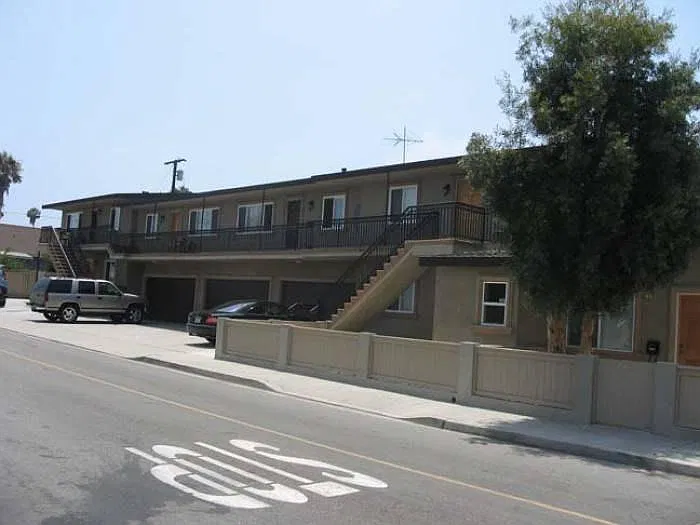 2 bed, 900 sqft, $2,300 — Photo 2