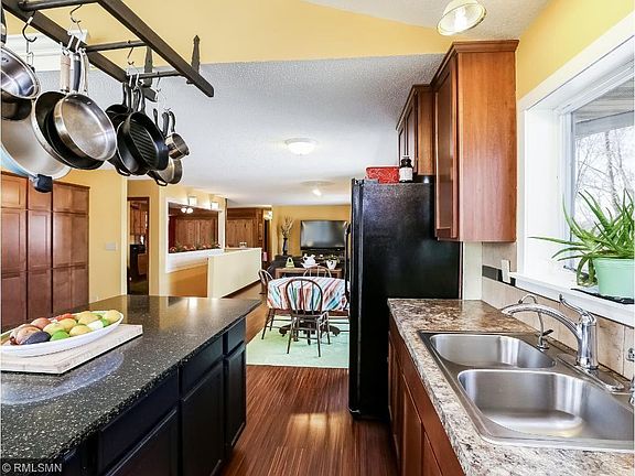 4th image of 806 12th Ave NW