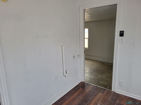 2nd image of 918 W Van Buren Ave