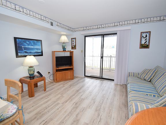 2nd image of 12300 Jamaica Ave Unit 206