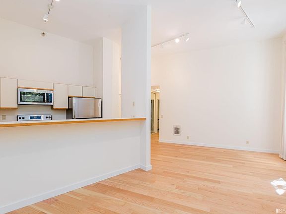 4th image of 355 Buena Vista Ave E Unit 201