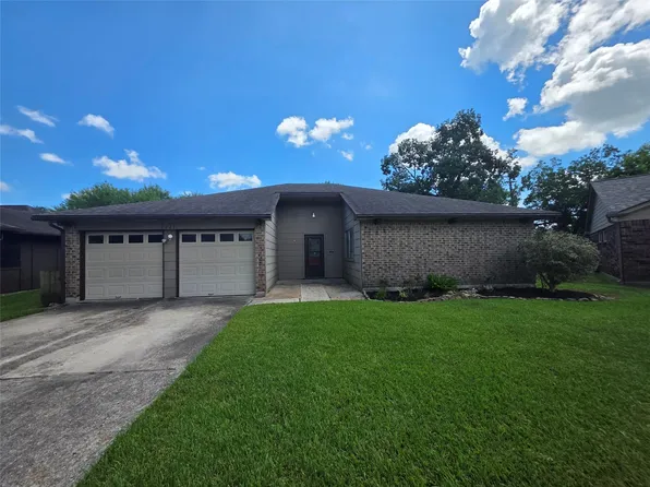 2777 Forest Point Dr, League City, TX 77573