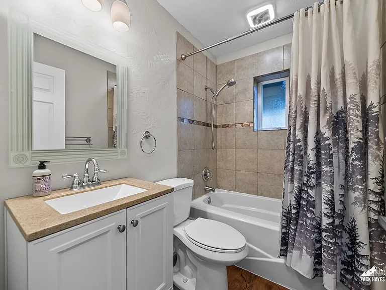 3868 Shannon Cir — Photo 42