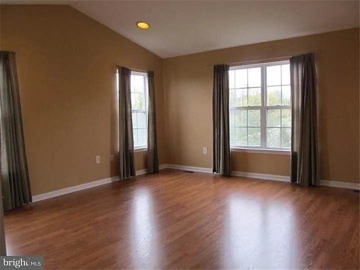 5 Jackson Ave — Photo 11